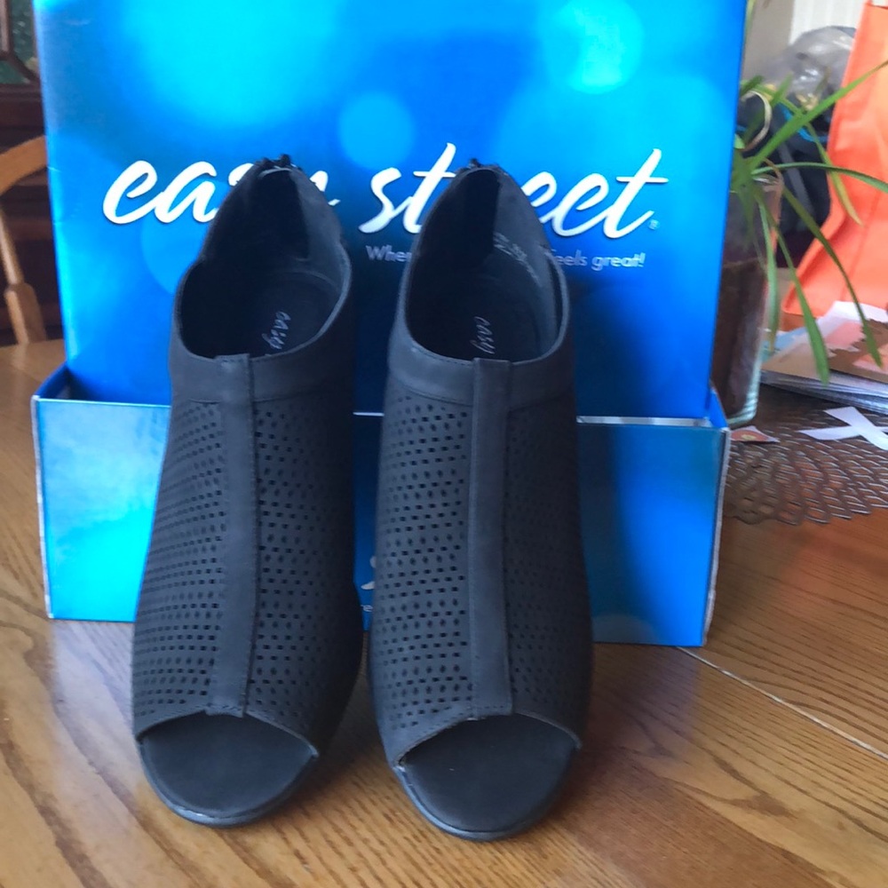 Easy Street Comfort Shoes